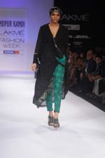 Model walk the ramp for Nupur Kanoi show at Lakme Fashion Week 2012 Day 5 in Grand Hyatt on 7th Aug 2012 (86).JPG